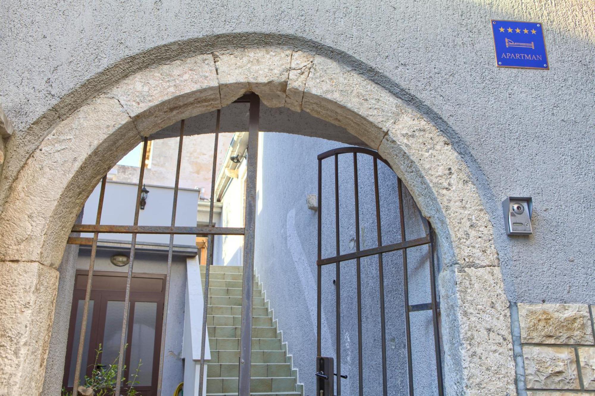 קרק Apartment Old Town Mariolina מראה חיצוני תמונה